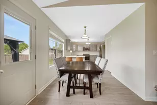 566 Fox Burrow Ct, Valparaiso, IN 46385 - Photo 6