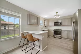 566 Fox Burrow Ct, Valparaiso, IN 46385 - Photo 8