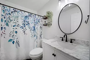 566 Fox Burrow Ct, Valparaiso, IN 46385 - Photo 18