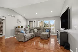 1537 N Timberlyn Dr, La Porte, IN 46350 - Photo 6