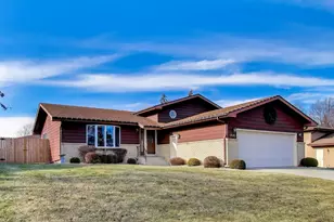 2530 Capri Dr, Schererville, IN 46375 - Photo 2