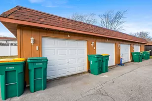 7636 Whitcomb St, Merrillville, IN 46410 - Photo 14