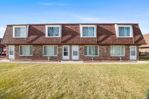 7636 Whitcomb St, Merrillville, IN 46410 - Photo 2