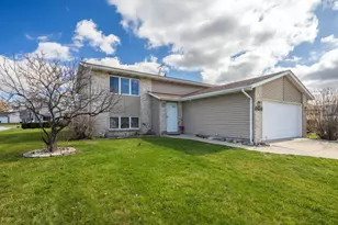 9931 Tyler St, Crown Point, IN 46307 - Photo 2