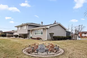 2400 W 59th Pl, Merrillville, IN 46410 - Photo 2