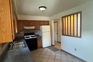 9871 Grant Pl, Crown Point, IN 46307 - Photo 4