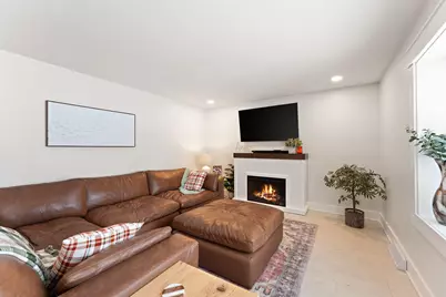 1011 Woodland Court, Crown Point, IN 46307 - Photo 12