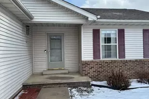 401 S Sutton Ave, Kouts, IN 46347 - Photo 4