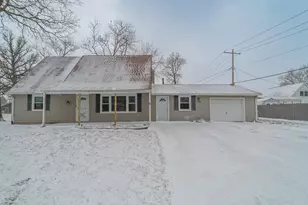 726 Fremont Rd, Valparaiso, IN 46385 - Photo 1