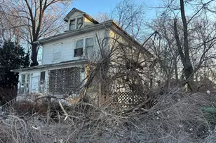 563 Pennsylvania St, Gary, IN 46402 - Photo 2