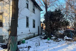 563 Pennsylvania St, Gary, IN 46402 - Photo 4