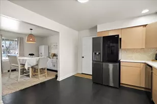 741 Pettibone St, Crown Point, IN 46307 - Photo 6