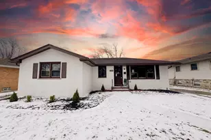 1608 Tulip Ln, Munster, IN 46321 - Photo 1