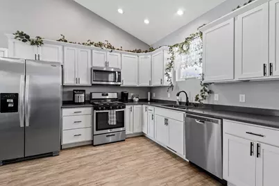 8831 W 1225 N, Demotte, IN 46310 - Photo 14