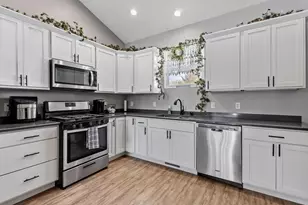 8831 W 1225 N, Demotte, IN 46310 - Photo 12