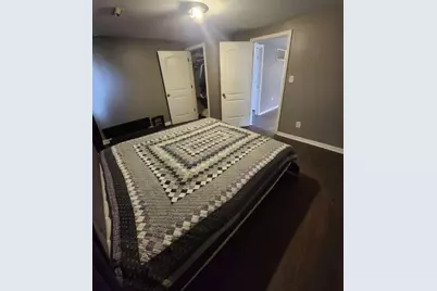 201 E 13th Place, Hobart, IN 46342 - Photo 4