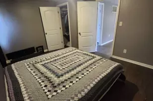 201 E 13th Pl, Hobart, IN 46342 - Photo 4