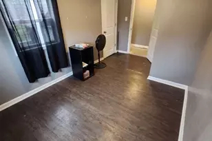 201 E 13th Pl, Hobart, IN 46342 - Photo 6