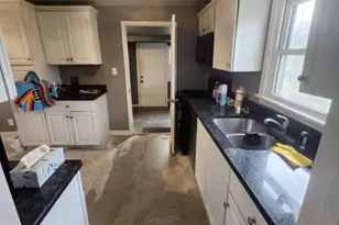 201 E 13th Pl, Hobart, IN 46342 - Photo 8