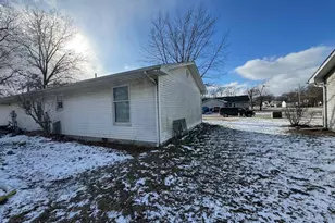 1217 Daisy St SE, Demotte, IN 46310 - Photo 2