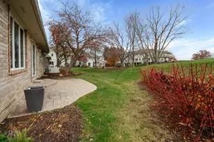 1055 Mission Hills Ct, Chesterton, IN 46304 - Photo 4