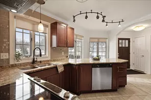 1055 Mission Hills Ct, Chesterton, IN 46304 - Photo 10