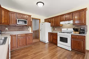 11609 Salyer Dr, Wheatfield, IN 46392 - Photo 10