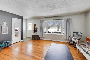 7517 Montana St, Merrillville, IN 46410 - Photo 4