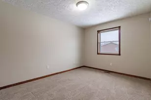 7800 Eider Ave, Hobart, IN 46342 - Photo 18