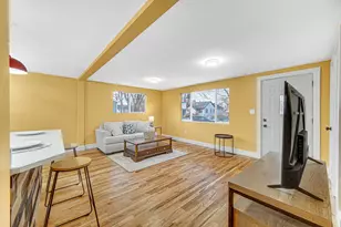 81 Lincoln Ave, Hobart, IN 46342 - Photo 4