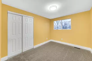 81 Lincoln Ave, Hobart, IN 46342 - Photo 12