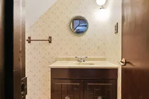 241 E 11th Pl, Hobart, IN 46342 - Photo 26