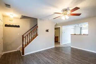 1025 Windsor Ln, Dyer, IN 46311 - Photo 2