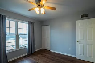 1025 Windsor Ln, Dyer, IN 46311 - Photo 10