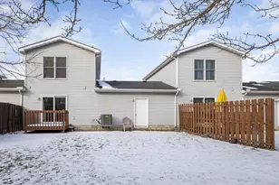 1025 Windsor Ln, Dyer, IN 46311 - Photo 12