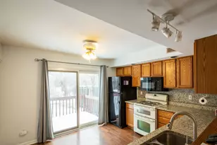 1025 Windsor Ln, Dyer, IN 46311 - Photo 4