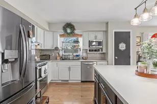 3203 Parker Dr, Valparaiso, IN 46383 - Photo 4