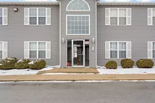 8214 Lincoln Cir, Merrillville, IN 46410 - Photo 2