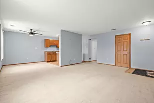 8214 Lincoln Cir, Merrillville, IN 46410 - Photo 4