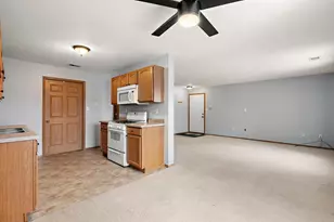 8214 Lincoln Cir, Merrillville, IN 46410 - Photo 6