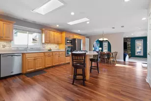 8134 Oakwood Ave, Munster, IN 46321 - Photo 6