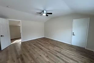 15 S Kenworthy St, Valparaiso, IN 46385 - Photo 8