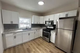 15 S Kenworthy St, Valparaiso, IN 46385 - Photo 2