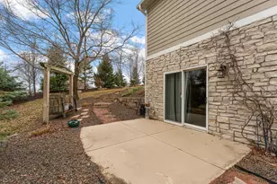 2309 Throughwoods Dr, Valparaiso, IN 46385 - Photo 6