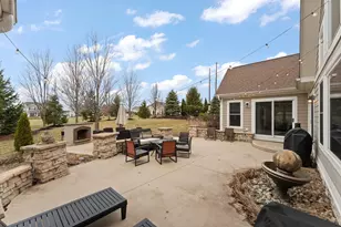 2309 Throughwoods Dr, Valparaiso, IN 46385 - Photo 8