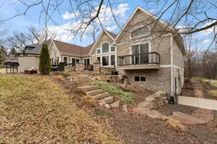 2309 Throughwoods Dr, Valparaiso, IN 46385 - Photo 12