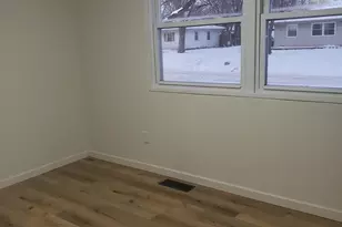 384 Lahonda Dr, Valparaiso, IN 46385 - Photo 4