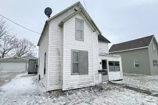 415 E Oak St, Rensselaer, IN 47978 - Photo 1