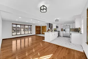 9220 Wildwood Dr, Highland, IN 46322 - Photo 8