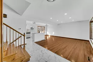 9220 Wildwood Dr, Highland, IN 46322 - Photo 12